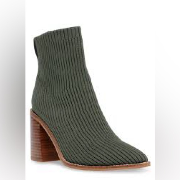 Steve Madden Shoes - Steve Madden Ribbed Ankle Boots